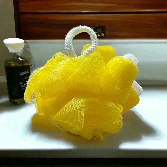 LBirthday Gift Set NEW in box.  Beautifully packaged. Filled with Goodies. - Picture 9 of 9